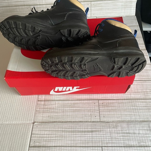 Boys Nike Boots - Picture 13 of 13